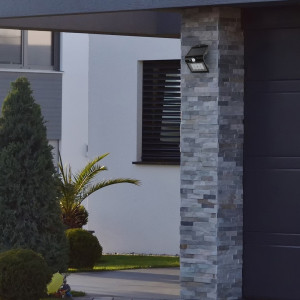 Lampa solarna LED 1,5 W z czujnikiem ruchu i zmierzchowym czarna EKO3867